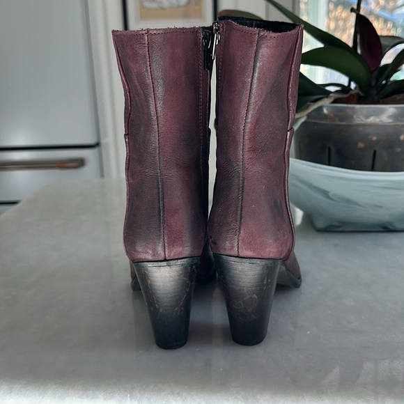 Burgundy boots - Picture 4 of 5